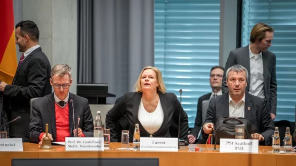 Die Mitglieder des Innenausschusses im Bundestag wollen sich diese Woche zu einer Sondersitzung treffen, in der es um den Anschlag in M&uuml;nchen gehen soll (Archivbild). - &copy; Kay Nietfeld/dpa