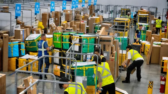 Die Beschäftigung in Deutschland hat 2024 einen neuen Höchststand erreicht (Archivbild) - © Richard Vogel/AP/dpa