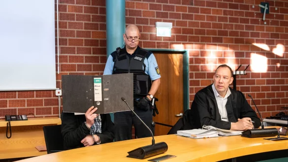 Die Staatsanwaltschaft fordert eine Verurteilung wegen Mordes. (Archivbild) - © Silas Stein/dpa