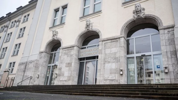 Geiselnahme und Vergewaltigung: Vier Männer in Hagen vor Gericht. (Symbolbild) - © Bernd Thissen/dpa