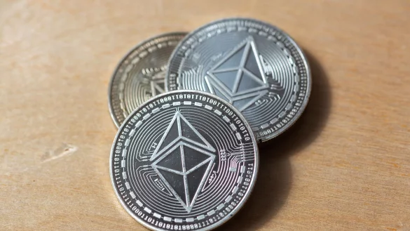 Wenn es im nachvollziehbaren Interesse von Arbeitnehmern liegt, k&ouml;nnen Provisionen an sie auch in Form der Kryptow&auml;hrung Ether &uuml;bertragen werden. (Symbolbild) - &copy; Fernando Gutierrez-Juarez/dpa