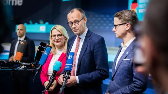 Die CDU will mit einem «Sofortprogramm» nach einer Regierungsübernahme die Wirtschaft ankurbeln und für mehr Sicherheit sorgen. Überschattet das AfD-Thema den Wahlparteitag in Berlin? - © Christoph Soeder/dpa