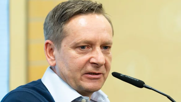 Union-Manager Horst Heldt &auml;u&szlig;ert sich zur umstrittenen Entscheidung des DFB-Sportgerichts. - &copy; Soeren Stache/dpa