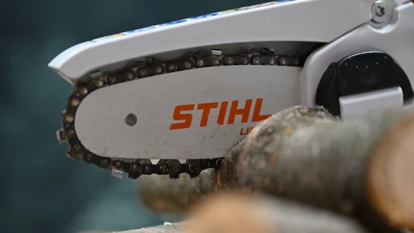 Wegen der schwierigen Marktlage sollen bei Stihl weltweit Hunderte Stellen wegfallen. (Archivbild) - &copy; Bernd Wei&szlig;brod/dpa