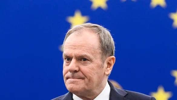 Polens Regierungschef Donald Tusk ist nach der Niederlage seines Kandidaten bei der Präsidentenwahl unter Druck. (Archivbild) - © Pascal Bastien/AP/dpa