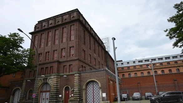 Nun heißt es Warten: Jimi Blue Ochsenknecht sitzt derzeit in einem Hamburger Gefängnis, weil es einen internationalen Haftbefehl gegen ihn gab. - © David Hammersen/dpa