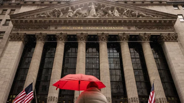 Der Ausverkauf an den Aktienmärkten setzt sich fort. - © Yuki Iwamura/FR171758 AP/AP/dpa