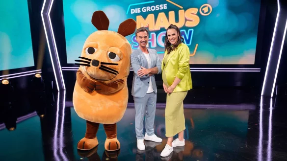 Vor ihrer Pause hatte Moderatorin Esther Sedlaczek ihren Kollegen und Vertreter Florian Silbereisen in der Show begrüßt. (Archivbild) - © Annika Fußwinkel/WDR/Foolproofed/dpa