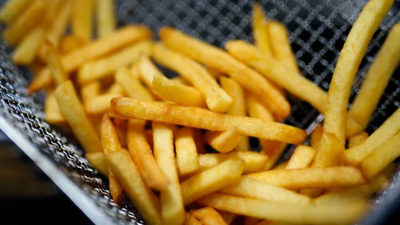 Fritten-Fans m&ouml;gen es schon geahnt haben. H&auml;ufig Pommes auf dem Teller zu haben, ist der Gesundheit nicht sonderlich zutr&auml;glich. - &copy; Ina Fassbender/dpa/dpa-tmn