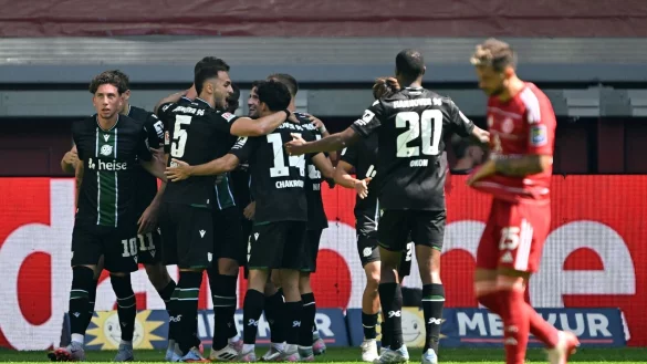 Hannover 96 jubelt &uuml;ber das Tor gegen Fortuna D&uuml;sseldorf. - &copy; Federico Gambarini/dpa