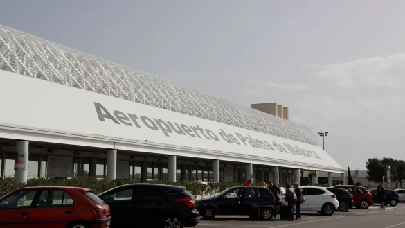 Bei der Evakuierung eines Flugzeugs in Palma de Mallorca wurden mehrere Menschen verletzt. (Archivfoto) - © Clara Margais/dpa