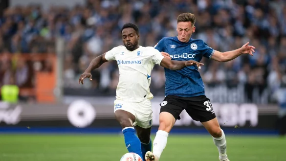 Lieferten sich eine umk&auml;mpfte Partie: Arminia Bielefeld und der 1. FC Magdeburg. - &copy; Marius Becker/dpa