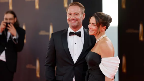 Sasha nervt seine Frau Julia manchmal mit einem fehlenden Leerzeichen. - &copy; Thomas Banneyer/dpa