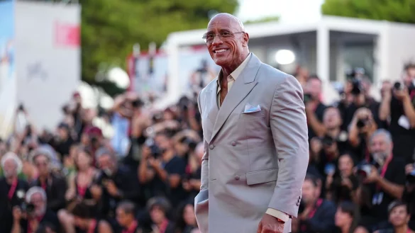 &laquo;The Rock&raquo; vor dem Festivalpalast. - &copy; Scott A Garfitt/Invision/AP/dpa