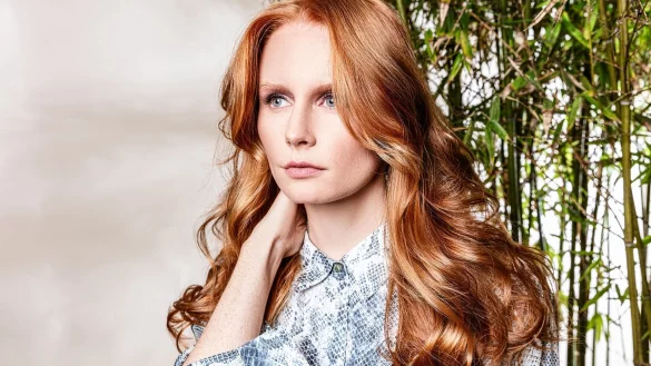 Big Hair: &laquo;Full Glam&raquo; l&auml;sst mit viel Volumen am Oberkopf den Look feminin und glamour&ouml;s wirken. - &copy; Erwin Wenzel/Zentralverband Friseurhandwerk/dpa-tmn