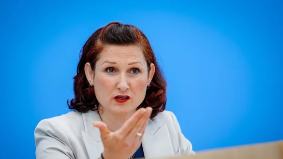 Die Zahl der Anfragen habe sich seit 2019 mehr als verdoppelt, sagte Ataman. - © Kay Nietfeld/dpa