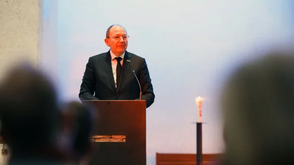 Oberbürgermeister Specht will sich mit dem Taxifahrer treffen. - © Andreas Henn/Evangelische Kirche Mannheim/dpa