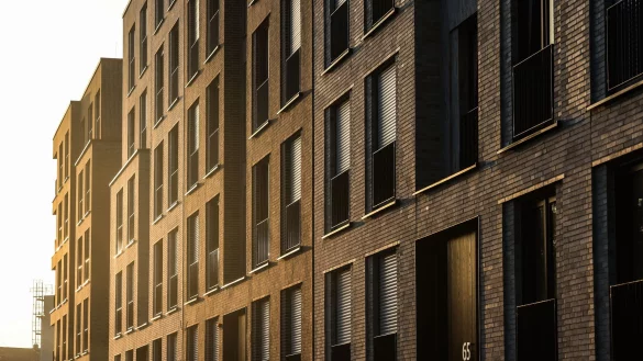 Besonders in Großstädten wird die Nachfrage nach Wohnraum in den nächsten Jahren weiter hoch bleiben. (Symbolbild) - © Oliver Berg/dpa