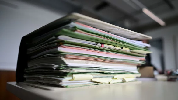 Der Normenkontrollrat bef&uuml;rchtet einen hohen b&uuml;rokratischen Aufwand durch das geplante Tariftreuegesetz. (Symbolbild) - &copy; Sebastian Gollnow/dpa