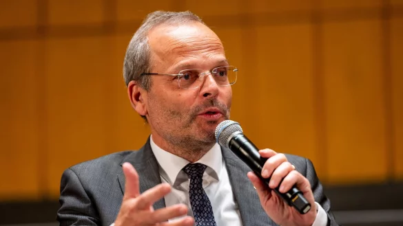 Klein hat Verständnis für Trumps Gaza-Pläne - das Bundesinnenministerium meldet sich prompt zu Wort. - © Christophe Gateau/dpa