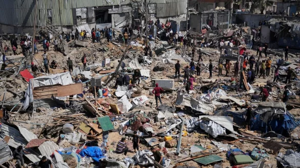 Die Lage im Gazastreifen ist katastrophal: Eine Mehrheit der EU-Staaten sprach sich zuletzt für einen härteren Kurs gegen Israel aus. (Archivbild) - © Abdel Kareem Hana/AP/dpa