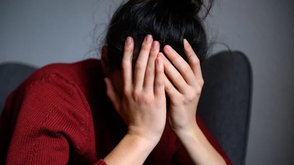 In Deutschland werden nach Auswertung einer Krankenkasse immer mehr Angststörungen diagnostiziert. (Symbolbild) - © Jonas Walzberg/dpa