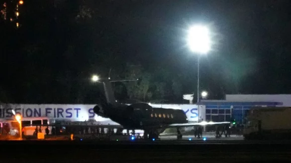 Der ehemalige philippinische Präsident Rodrigo Duterte wird nach Angaben seines Anwalt nach Den Haag geflogen. - © Aaron Favila/AP/dpa