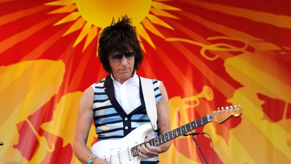 Jeff Beck gilt als einer der großartigsten Gitarristen der Musikgeschichte - © Gerald Herbert/AP