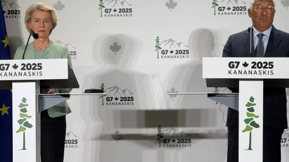 Sind für die EU beim G7-Gipfel dabei: EU-Kommissionspräsidentin Ursula von der Leyen und EU-Ratspräsident António Costa. - © Ansgar Haase/dpa