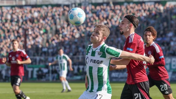 Preußen Münster verliert unglücklich gegen Nürnberg. - © Friso Gentsch/dpa