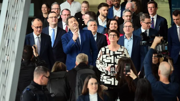 Wen CDU, CSU und SPD ins Kabinett des wohl künftigen Kanzlers Friedrich Merz schicken werden, ist noch offen. - © Sebastian Christoph Gollnow/dpa