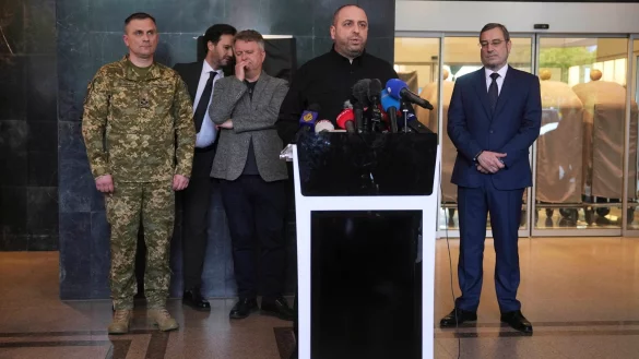 Dem ukrainischen Verhandlungsführer Rustem Umjerow zufolge haben sich die Ukraine und Russland bei Gesprächen in Istanbul auf einen weiteren Gefangenenaustausch geeinigt. - © Evgeniy Maloletka/AP/dpa