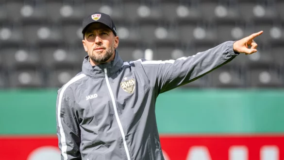 Sebastian Hoeneß möchte den VfB Stuttgart gegen Arminia Bielefeld zum DFB-Pokalsieg führen. - © Soeren Stache/dpa