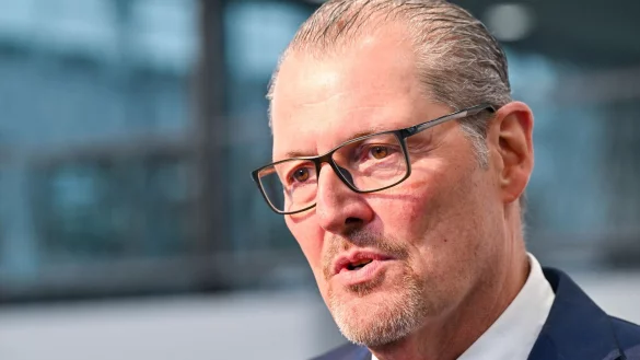 BDA-Chef Dulger: «Eine wöchentliche Höchstarbeitszeit passt besser in das Zeitalter der Digitalisierung als die strikte tägliche Höchstarbeitszeit.» (Archivbild) - © Peter Kneffel/dpa