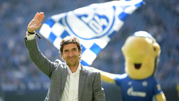 Sein Name wird mit Borussia Mönchengladbach in Verbindung gebracht: Ex-Schalke-Star Raúl (Archivbild) - © Ina Fassbender/dpa