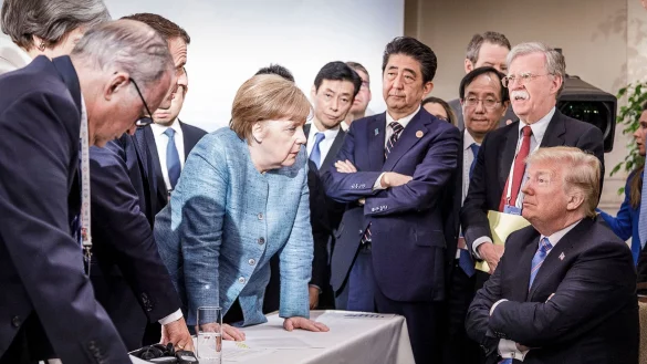 Dieses von der Bundesregierung verbreitete Bild des Fotografen Jesco Denzel wurde damals in sozialen Netzwerken viel kommentiert. (Archivbild) - &copy; Jesco Denzel/Bundesregierung/dpa