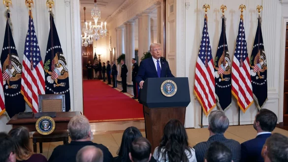 Trump beschreibt den «Laken Riley Act» als «Meilenstein». - © Alex Brandon/AP/dpa