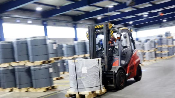 Wer bei einer Zeitarbeitsfirma beschäftigt ist, kann über verschiedene Einsätze auch Erfahrung sammeln. - © Roland Weihrauch/dpa/dpa-tmn