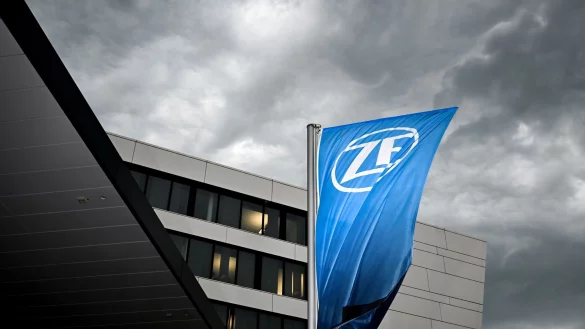 Bei ZF stehen die Zeichen auf Sturm - am Dienstag gehen mehrere Tausend Besch&auml;ftigte auf die Stra&szlig;e. (Archivbild) - &copy; Felix K&auml;stle/dpa
