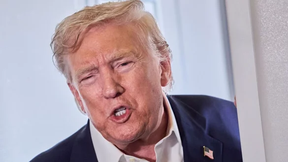 Donald Trump reagierte froh auf die Nachricht von Colberts Absetzung. (Archivbild) - © Jacquelyn Martin/AP/dpa