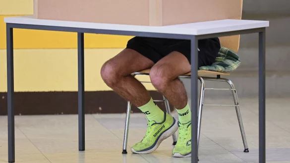 Bei der Bundestagswahl in NRW ist die CDU Hochrechnungen zufolge als Sieger hervorgegangen, während die SPD auf ein historisches Tief abstürzte. - © Rolf Vennenbernd/dpa