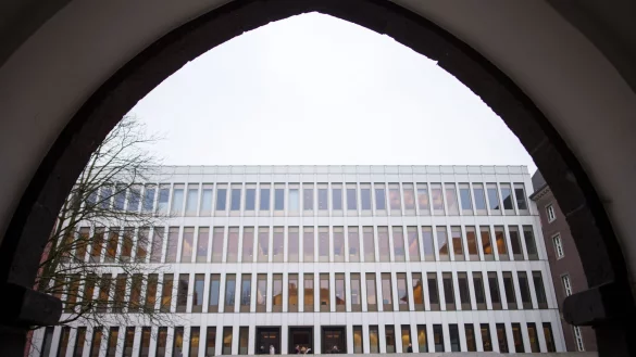 Die in Aachen und Umgebung sowie in Wien wohnenden M&auml;nner sollen das Captagon in einem Keller und in angemieteten Garagen im Raum Aachen gelagert haben. - &copy; Marius Becker/dpa