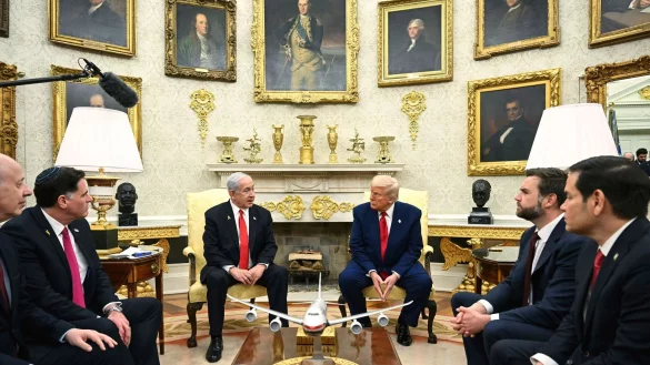 Israels Premier Netanjahu hat in US-Präsident Trump einen wichtigen Verbündeten. - © -/Pool via AP/dpa