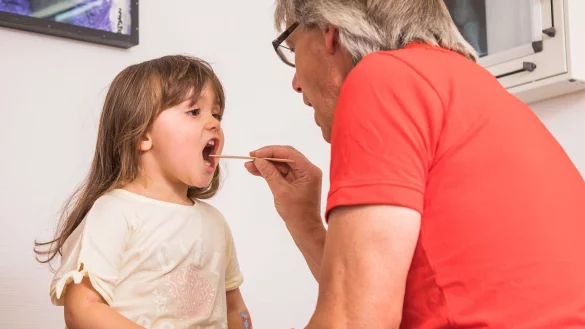 Bei Kindern sind die Mandeln noch nicht voll ausgebildet. Das macht sie anf&auml;lliger f&uuml;r Entz&uuml;ndungen. - &copy; Christin Klose/dpa-tmn