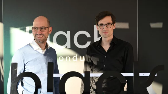 Diese beiden Br&uuml;der haben die Firma 2020 gegr&uuml;ndet: der jetzige Firmenchef Daniel Schall (42, rechts) und der Finanzchef Sebastian Schall (39, links). - &copy; Wolf von Dewitz/dpa