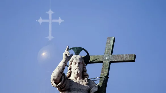 Die katholische Kirche sucht ihr neues Oberhaupt. (Archivbild) - © Evandro Inetti/ZUMA Press Wire/dpa