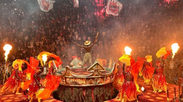 Rios Sambaschulen lassen es f&uuml;r eine letzte Karnevalsnacht noch einmal krachen. - &copy; Philipp Znidar/dpa