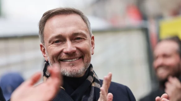 Christian Lindner wirbt in Düsseldorf eindringlich um Wählerstimmen. - © Oliver Berg/dpa