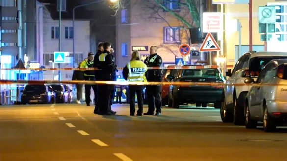 Die Polizei schoss auf den Angreifer und verletzte ihn lebensbedrohlich. - © tv7news.de/dpa