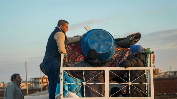Zwei Millionen Syrier sind seit dem Fall des Assad-Regimes zurückgekehrt. (Archivbild) - © Khalil Hamra/AP/dpa